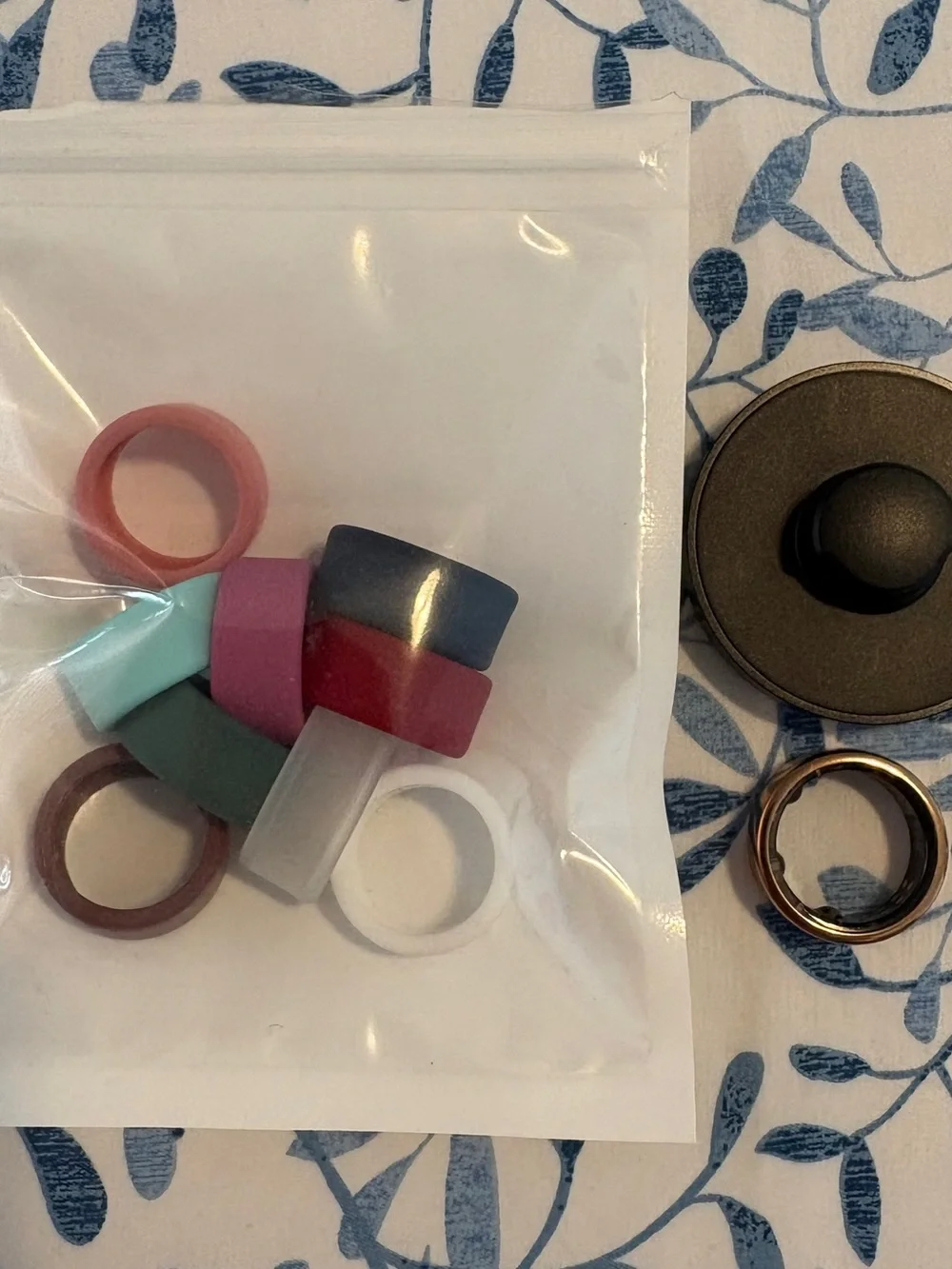 Oura Ring Gold Gen3 size 9 - w/ Charger, box & ring covers — FOR SALE